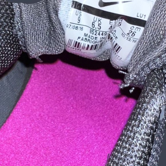 NWOB Women’s NIKE DK GRY/MTLC PLATINUM In-Season TR 6 Training Sneakers Size 9 - Picture 5 of 6